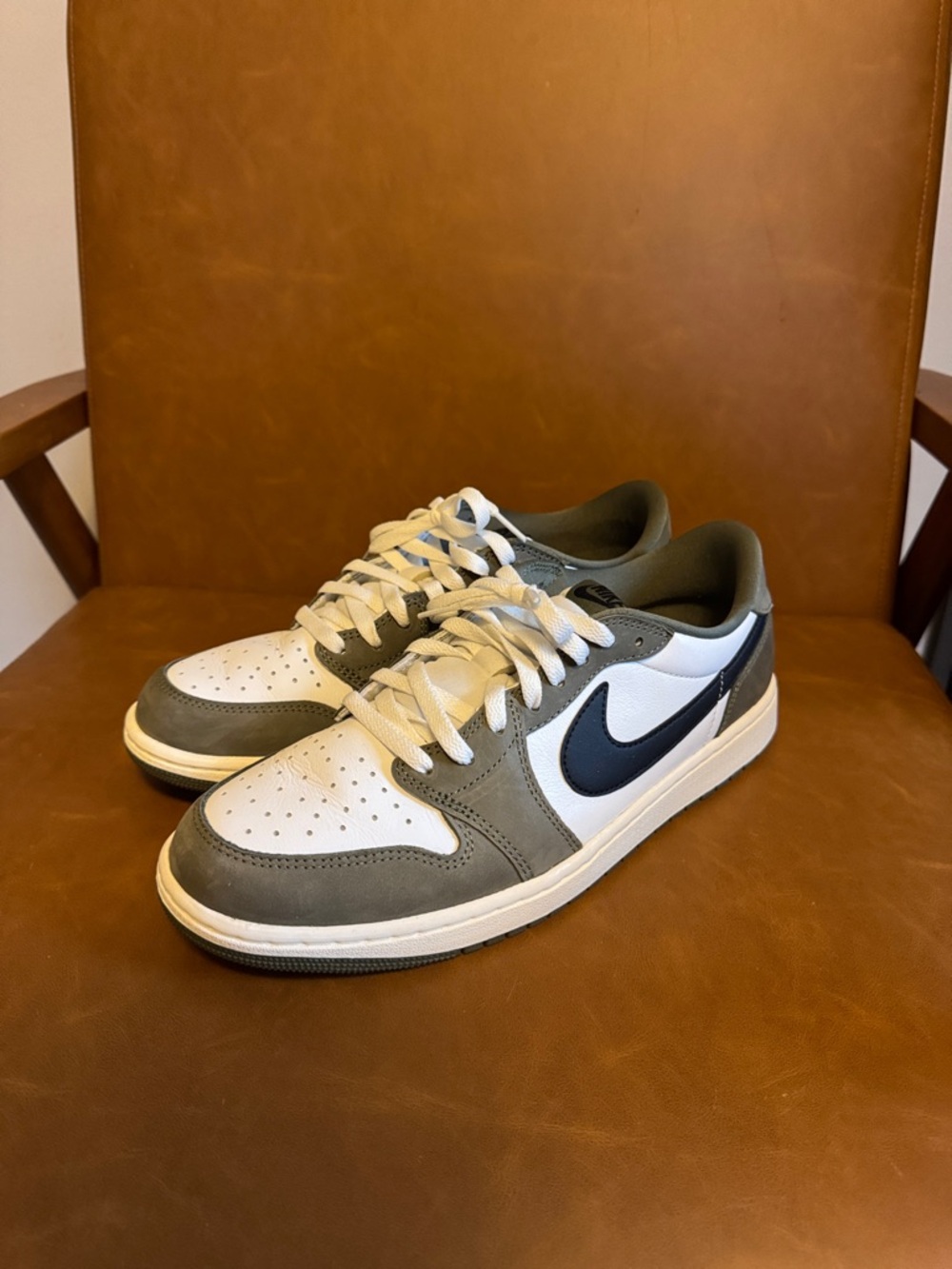 Nike Jordan 1 Low Medium Olive Size 11